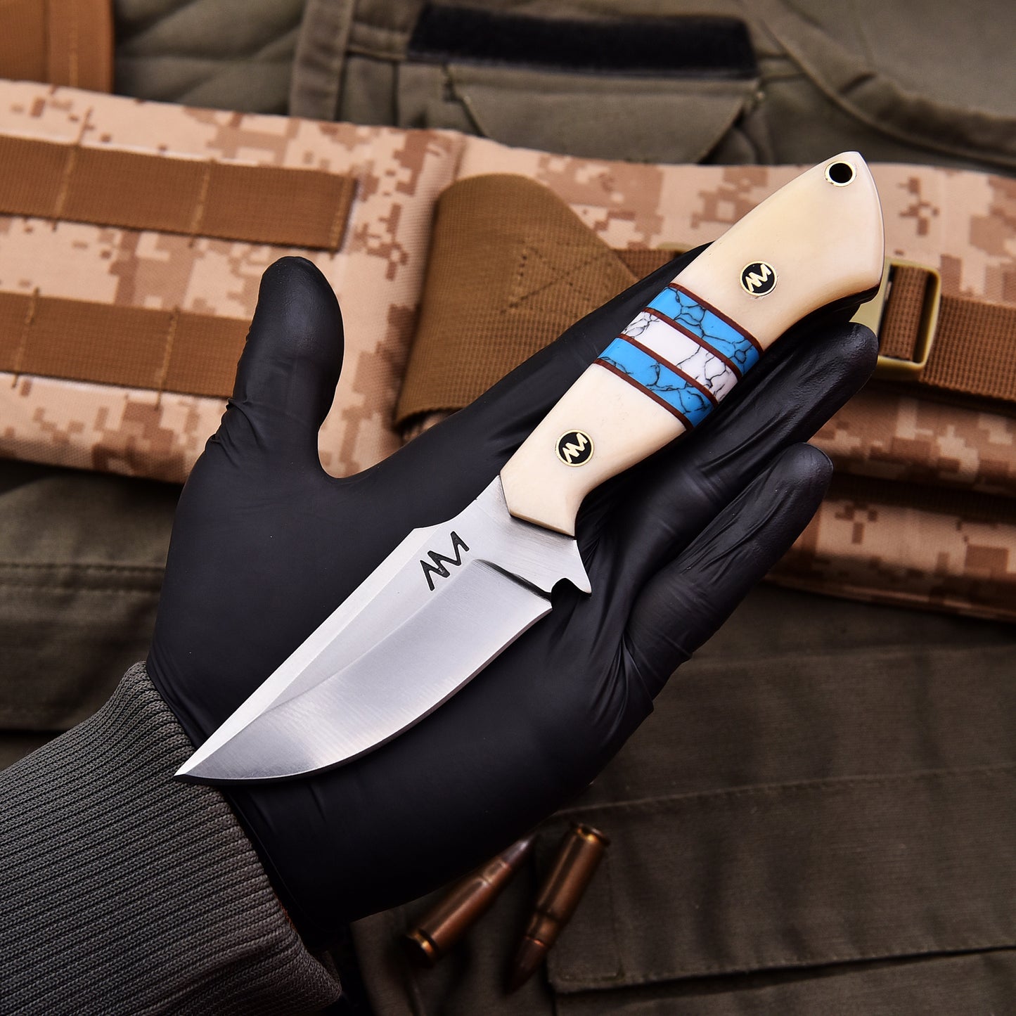 AM Arctic in hand showing the ergonomics and the beauty of the blade