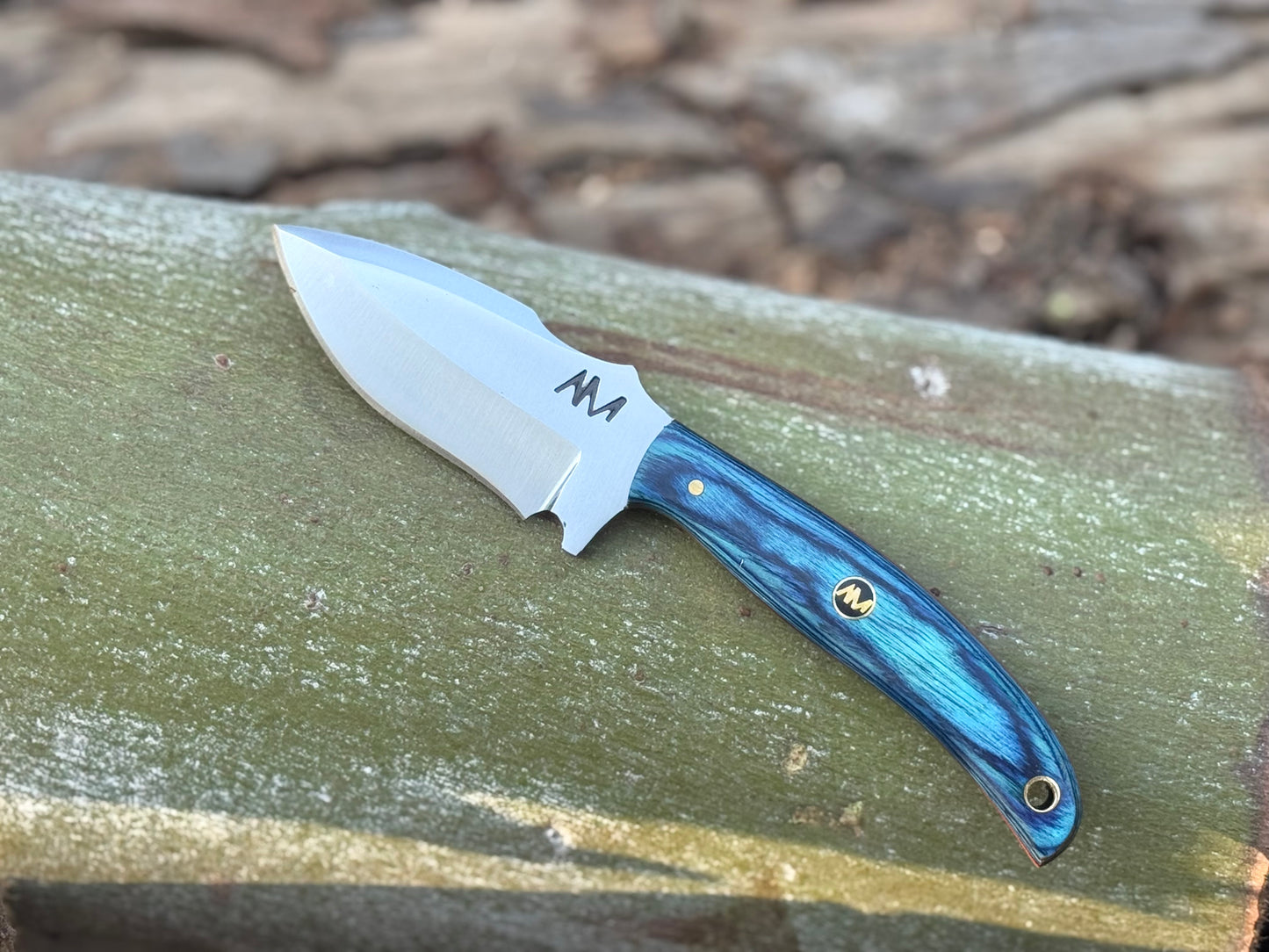 Full Tang Hunting Knife with Premium materials and ultimate utility