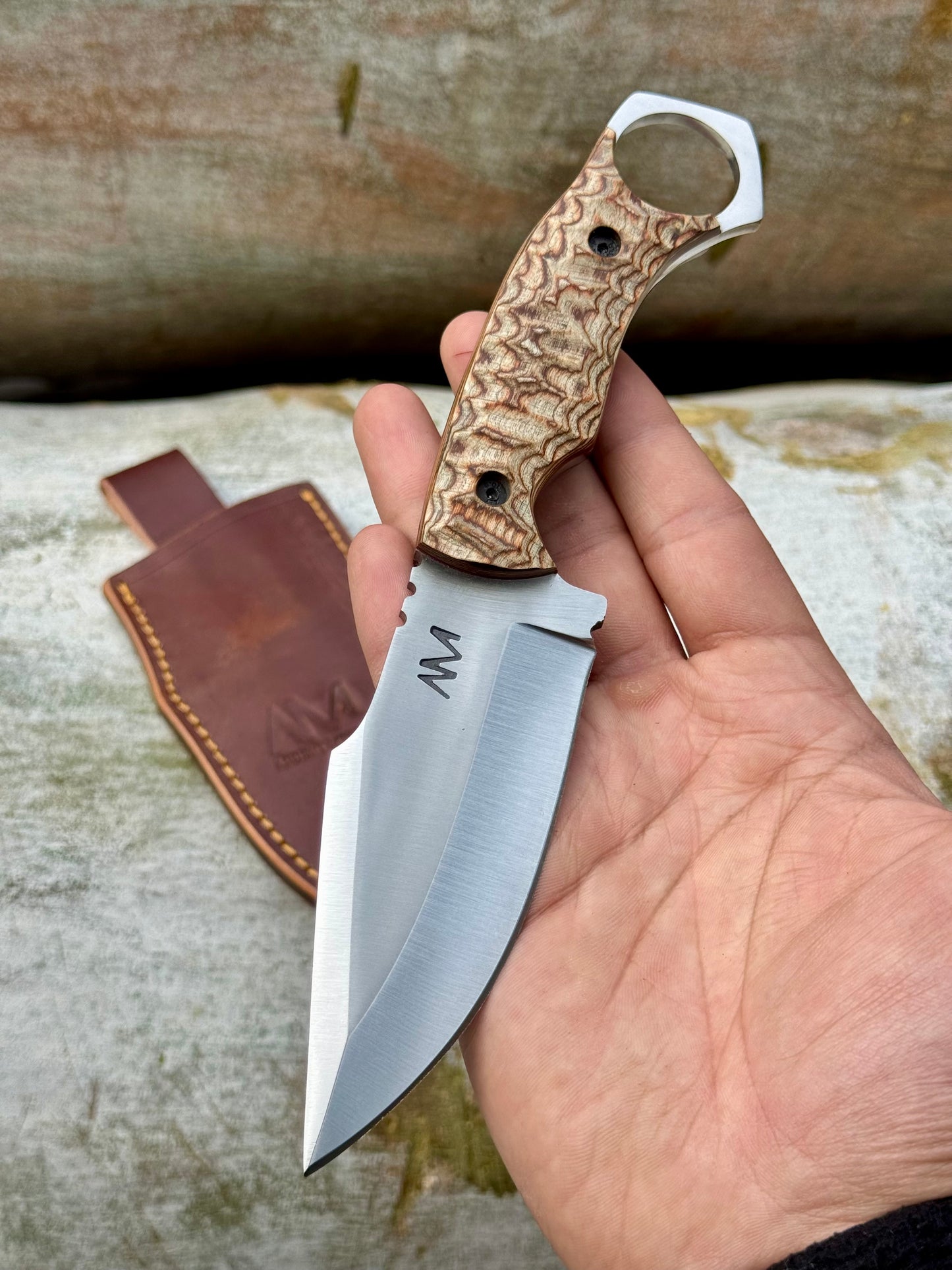 AM Onyx Stainless Steel hunting Knife with beautiful Handle