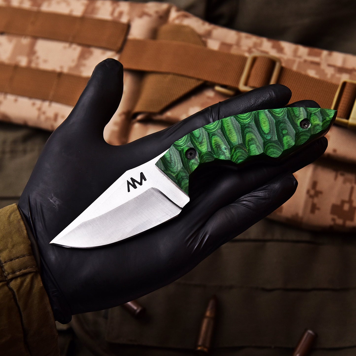 Showing the Satin blade finish and beautifully textured non slip handle of AM Viper for heavy duty tasks