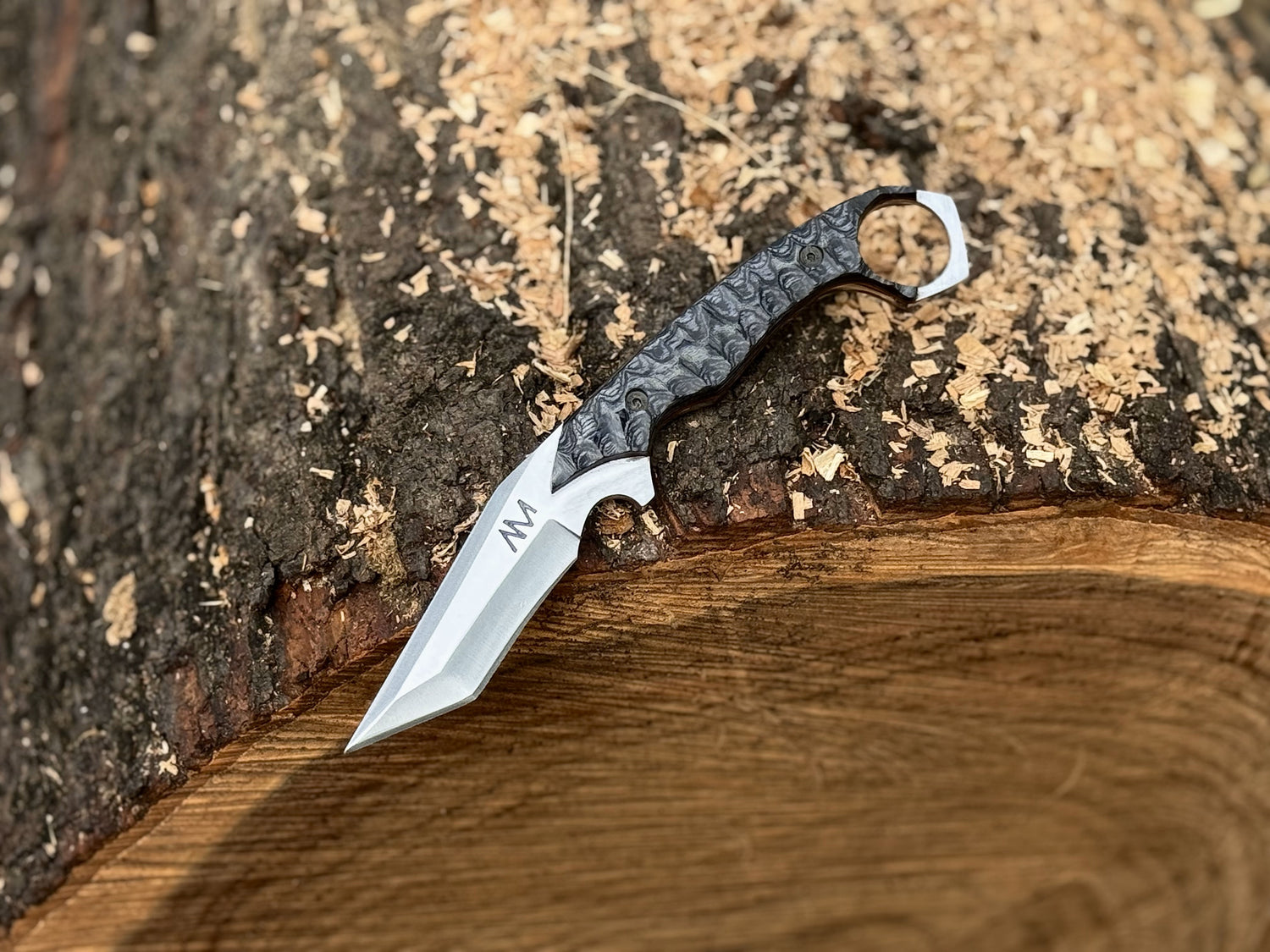 Sculpted Handle Survival Knives
