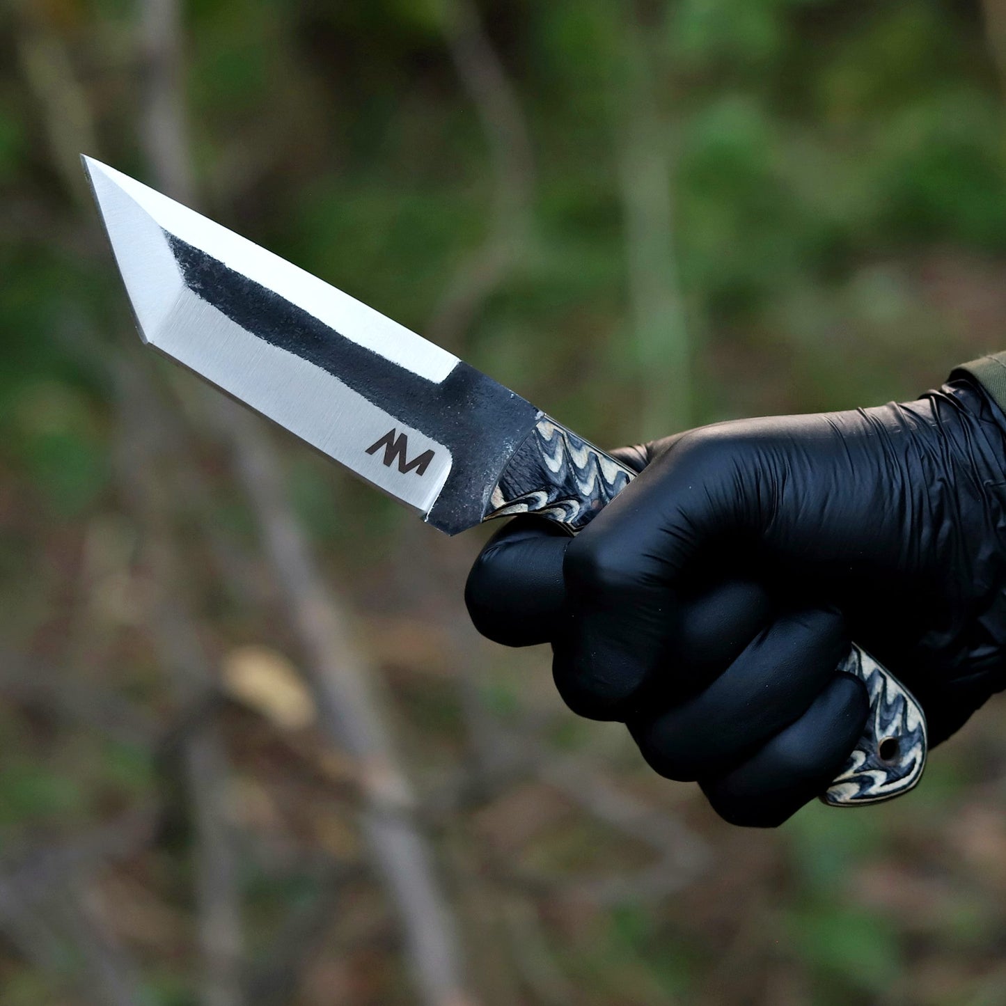 AM Shadowstrike hunting knife held in hand – ergonomic grip and balanced full tang construction for field use.