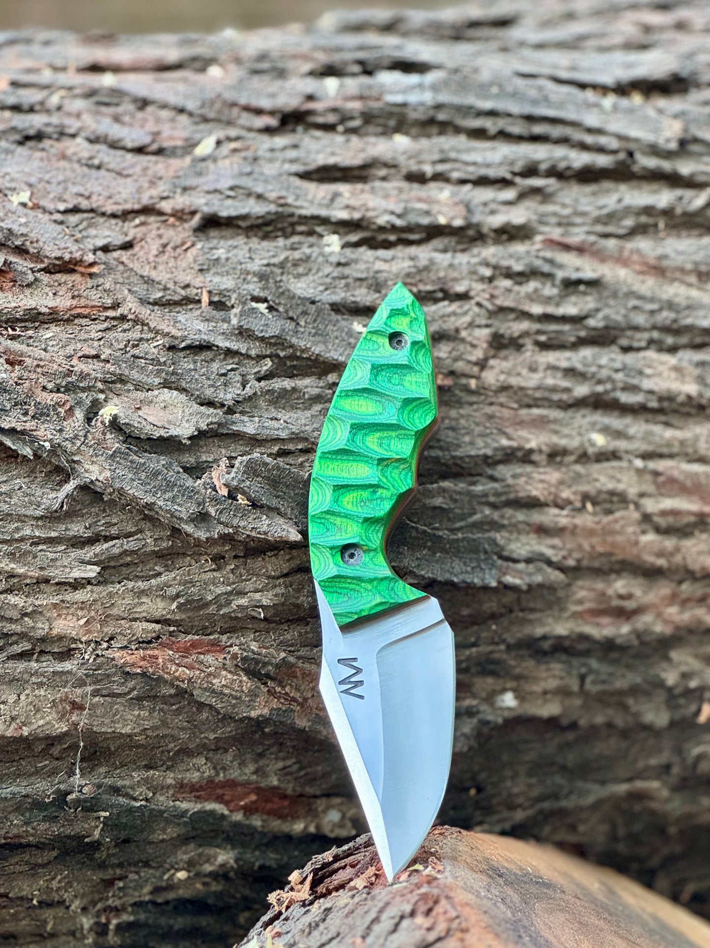 Handmade Full Tang 12c27 Steel Hunting Knife with Textured Handle 
