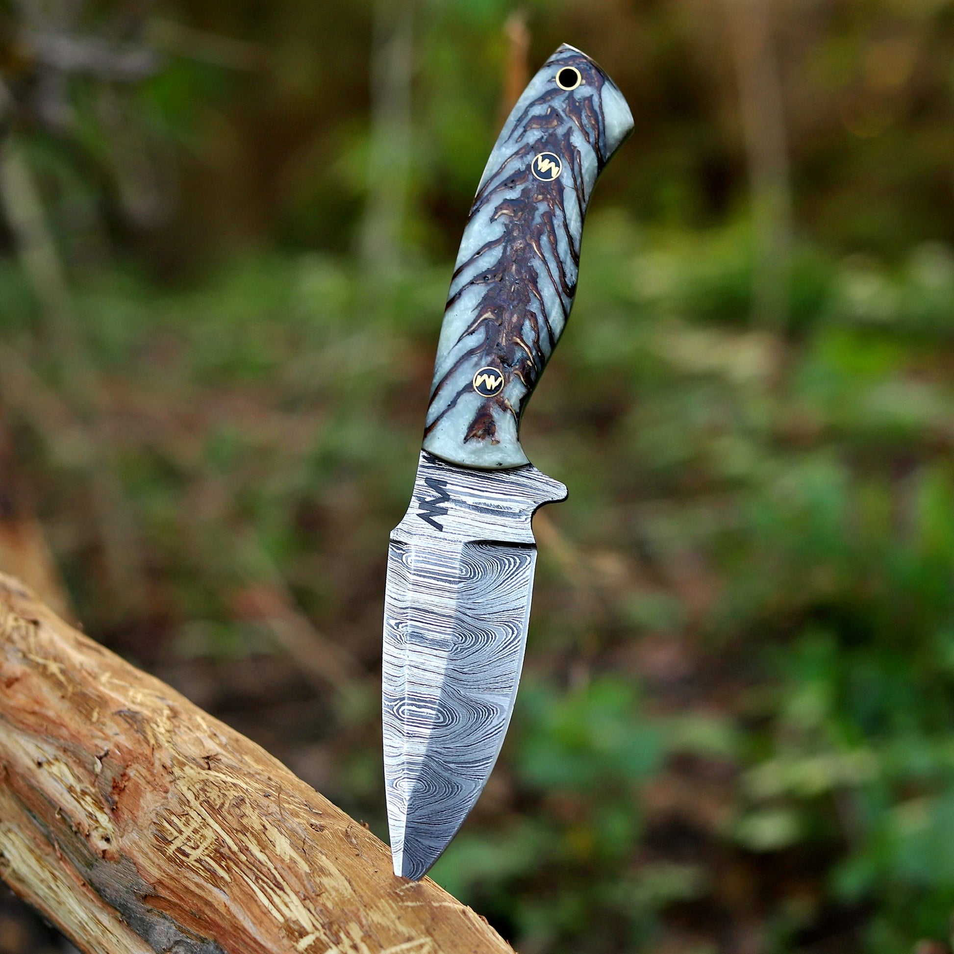 Hero shot of AM Shard Damascus knife by Ardent Messer — premium handmade fixed blade for collectors and outdoorsmen.